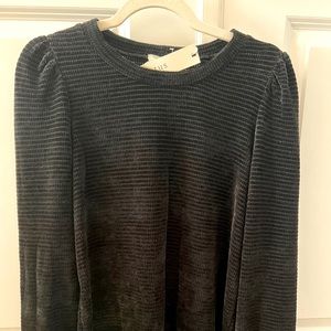 Buttery, soft chenille like sweater! Lightweight, cozy, and soft! True black